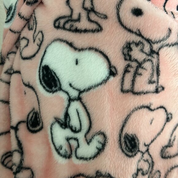 Pink Peanuts Snoopy Extra long plush throw blanket | Snoopy pattern plush throw - Picture 4 of 4